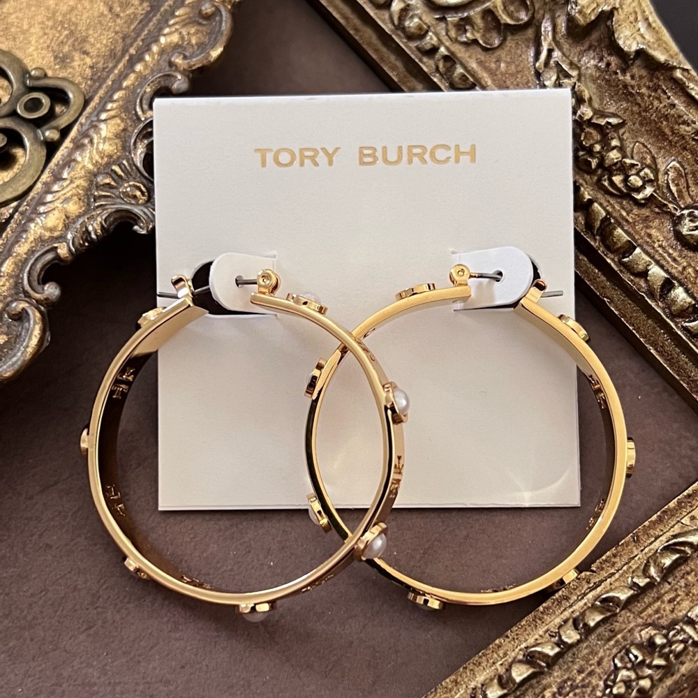 TORY BURCH • Gold Pearl Logo Hoop Earrings - Picture 4 of 4